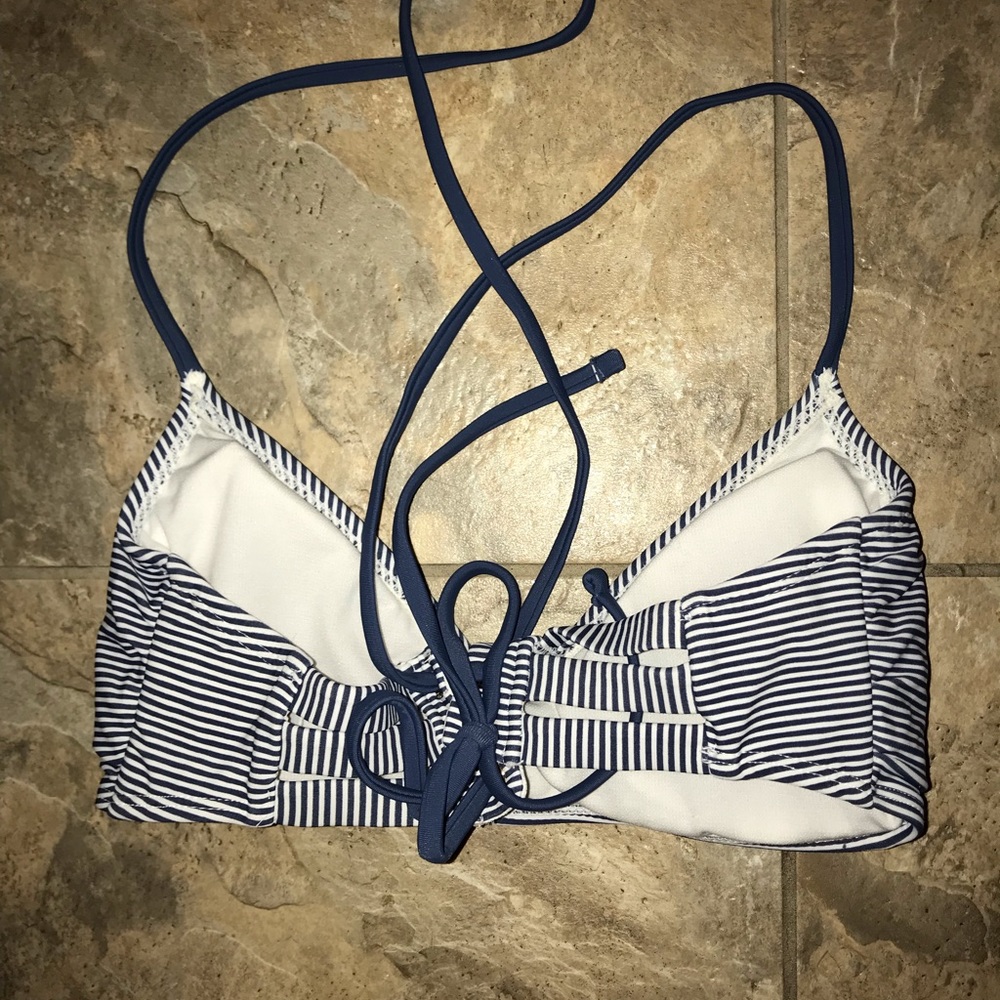 Striped bikini - Picture 2 of 3
